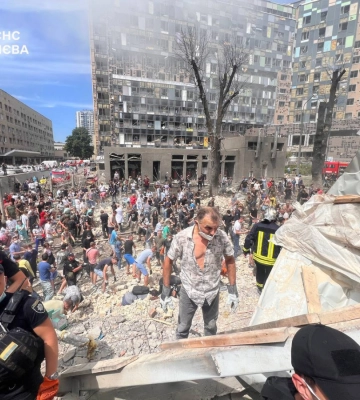 У Києві вже відомо про 7 загиблих, в “Охматдиті” під завалами люди