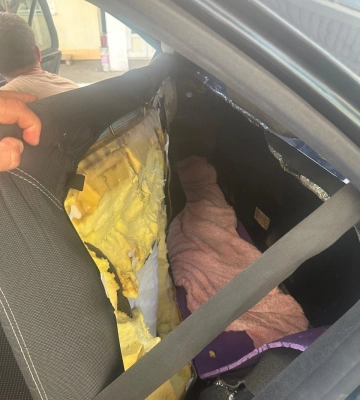Харків'янка намагалася вивезти нареченого до Румунії у спинці автомобільного
крісла (ФОТО, ВІДЕО)