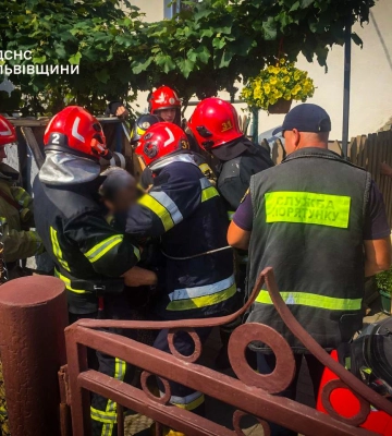 Біля Львова 74-річна жінка впала у п&#039;ятиметрову криницю