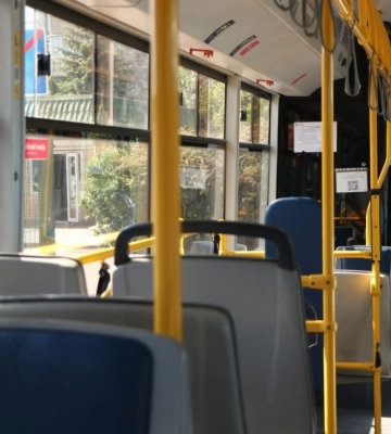 У Дніпрі низка автобусів, тролейбусів і трамваїв змінили маршрути: деталі об&#039;їзду