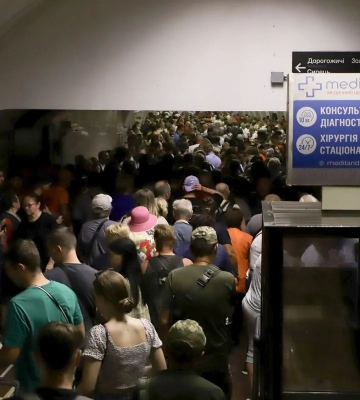 У Києві влучання в житловий будинок: пошкоджено під’їзди