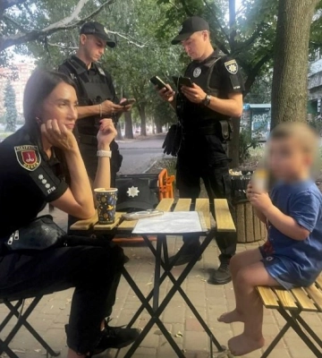 На Одещині патрульні поліцейські повернули загублену малолітню дитину батькам