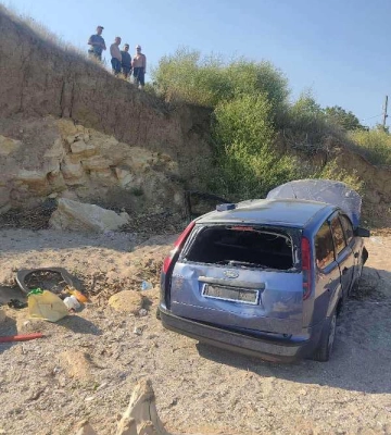 На курорті поблизу Одеси автівка зірвалася з обриву і впала на пляж