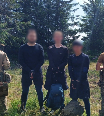 На Закарпатті за 20 метрів до кордону виявили «туристів»