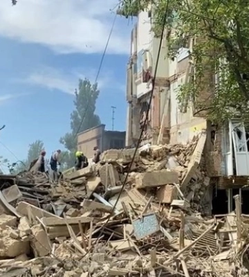 Из-под завалов в Киеве достали тела матери и двоих детей