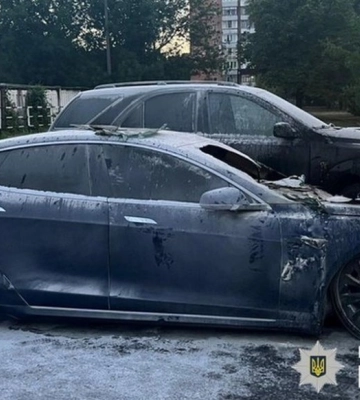 Поліція Полтави встановлює обставини підпалу автомобіля