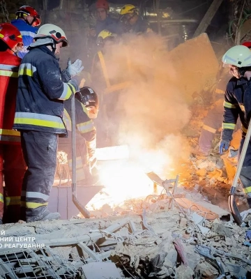 Обстріл Києва: вночі рятувальники виявили тіло хлопчика, загиблих загалом уже 27