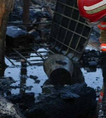 В Одеській області загорілася суха трава та будівля: вогонь охопив 300 квадратних метрів