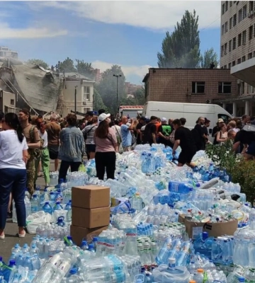 Поліція перевіряє інформацію про можливе отруєння води, яку принесли під «Охматдит»