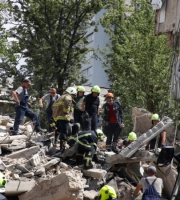 ДСНС: у Києві під завалами багатоквартирного будинку знайшли тіло ще однієї загиблої людини
