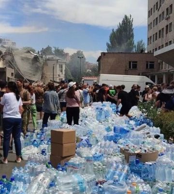 Пляшка з ймовірно отруєною водою  біля «Охматдиту»: поліція проводить перевірку