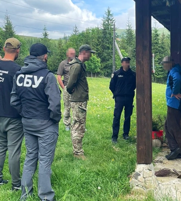 На Прикарпатті затримали злочинну групу, яка переводила чоловіків за кордон горами