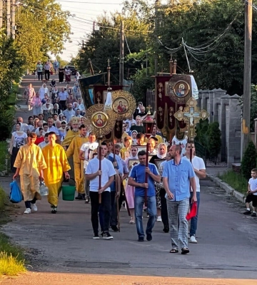 Парафія МП у Зорі провела хресний хід за мир (ФОТО)