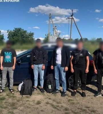 Намагались двома групами втекти до Молдови: На Вінниччині затримано 17 "туристів", - ДПСУ. ФОТО