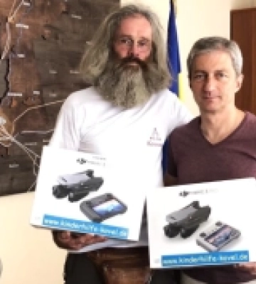 Німецький друг Ковеля Міхаель Хааке передав для військових два квадрокоптери