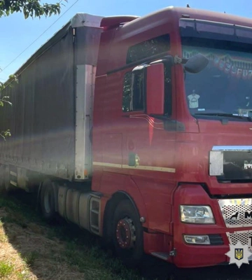 У Смілі водій маршрутного таксі в’їхав у фуру: є постраждалі