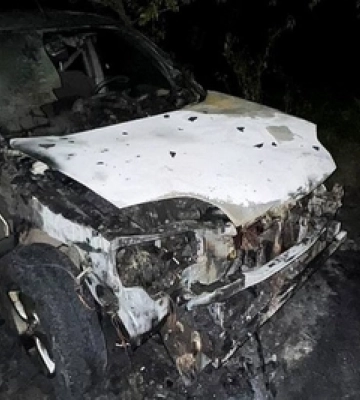 Вночі у Рівному невідомі спалили дві автівки 