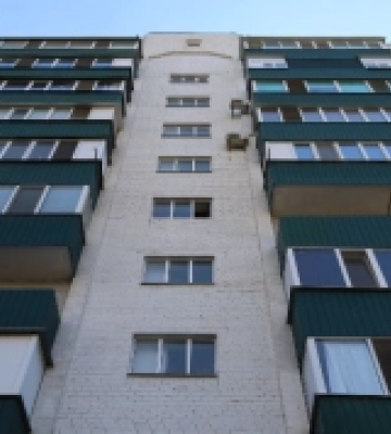 У Миколаєві відновили пошкоджену ворожим обстрілом багатоповерхівку