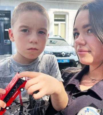 Поліцейські Рівненщини розшукують родичів хлопчика, який загубився
