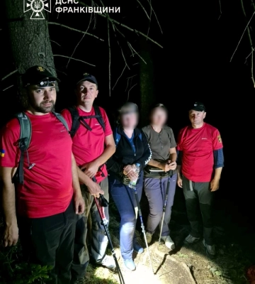 Гірські рятувальники розшукали туриста з Полтави, який заблукав під час мандрівки горами