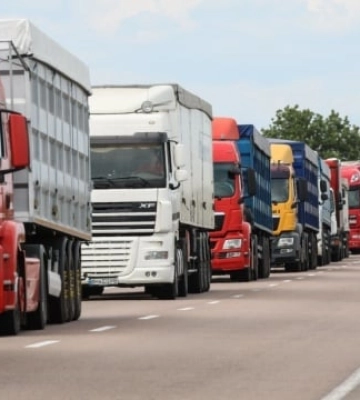 У Києві ввели обмеження для деякого транспорту через спеку