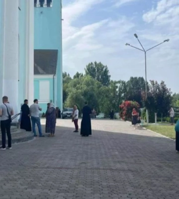 Зібрали прихожан на молебень: в Успенському соборі Володимира працює комісія