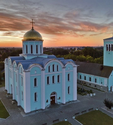 Зібрали прихожан на молебень: в Успенському соборі Володимира працює комісія