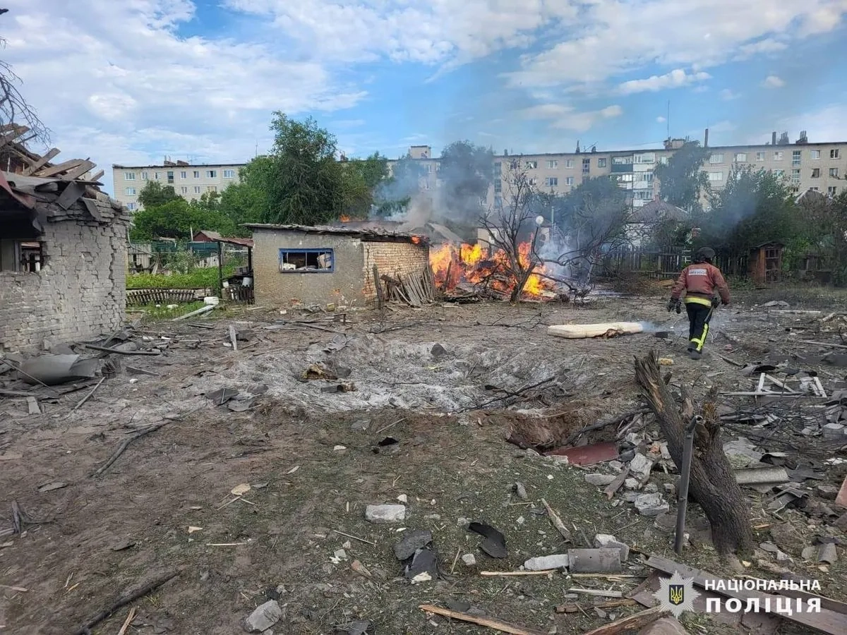 Враг нанес авиаудары по поселку на Харьковщине: два человека погибли, еще  четверо - пострадали - Региональные новости