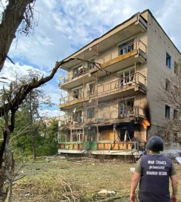 Окупанти здійснили масовані обстріли селища на Купʼянщині: дві людини загинули, ще чотири — постраждали