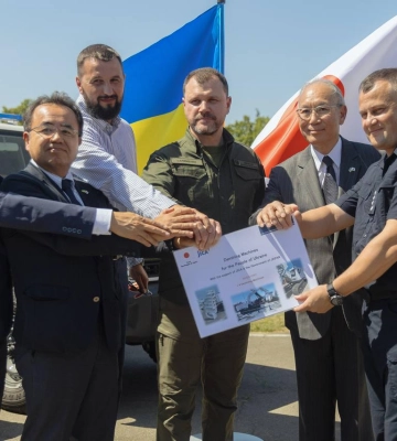 Японія передала Україні ще 2 машини для розмінування