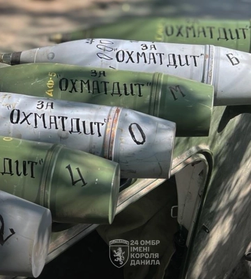 Понад 1000 окупантів, 2 танки і 36 артсистем: що втратила армія РФ за добу війни в Україні