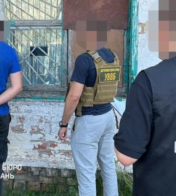 На Сумщині викрили правоохоронця який продавав дані про блокпости та паролі