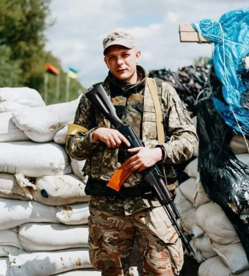 «Коли запитала, чому пішов без мене у засвіти, Дмитро привів мене на мій похорон, де я була бабусею»: спогади вдови про Героя з&amp;hellip;
