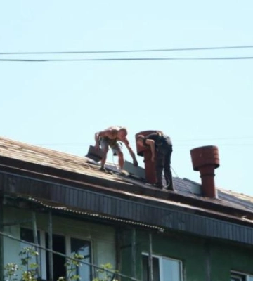 Майже сотню аварійних покрівель у комунальних будинках вже оновили у Дніпрі