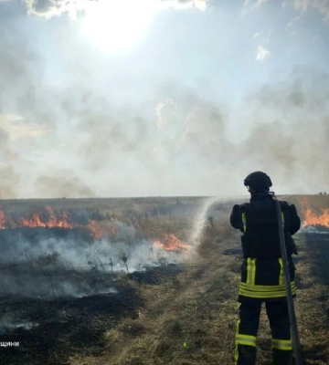 За добу ворожі обстріли спричинили 23 пожежі в екосистемах на Херсонщині