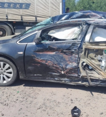 Автопоїзд та легковик зітнкулись на Львівщині: постраждало 4 дитини