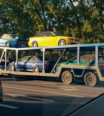В Україні помітили рідкісні суперкари під час транспортування (Фото)