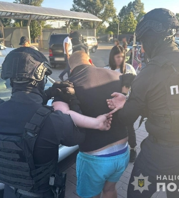 $17000 за виїзд за кордон: на Дніпропетровщині чоловік допомагав військовозобов'язаним тікати з України