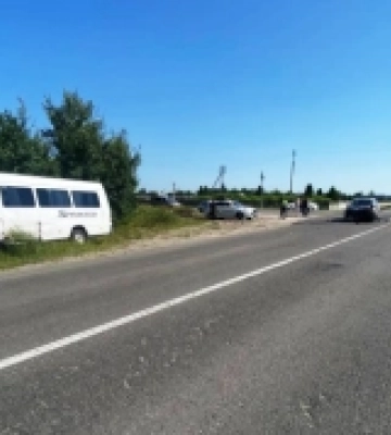 У Рівненському районі зіштовхнулися маршрутка і кросовер: є потерпілі