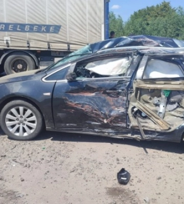 На Львівщині зіштовхнулися фура й легковик - травмовані четверо дітей