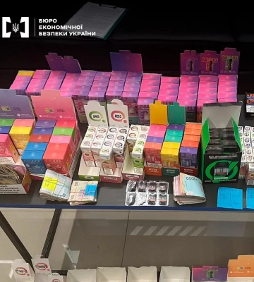 Замість попкорну: в Україні викрили злочинну групу, яка перетворила кінотеатр на точку продажу електронних сигарет