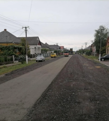 У Великих Лучках на Мукачівщині ремонтують дорогу