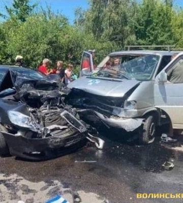 На Волині легковик Mercedes Benz ML 280 потрапив у кювет, а його водій до лікарні