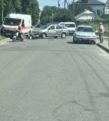 У Рожищі сталась аварія: зіткнулися учбовий автомобіль та мотоцикл. ФОТО