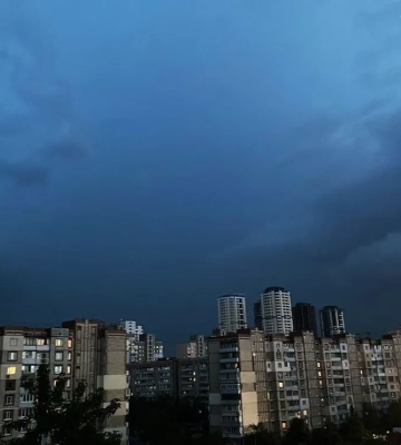 На Київ та область насувається негода. Синоптики попереджають про небезпечні метеорологічні явища