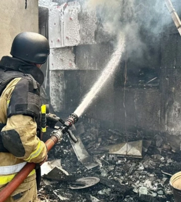 Унаслідок обстрілу російськими військовими у передмісті Херсона виникла пожежа
