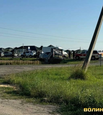 Зіткнулися автівка і бус: у Луцькому районі сталася ДТП