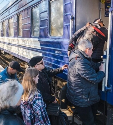 Великий вихід з Донеччини: куди розселяють евакуйованих мешканців та які регіони стали транзитними