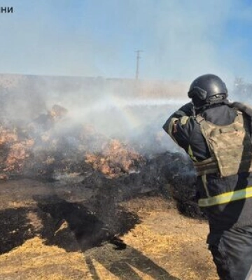 Рашисти обстріляли сільгосппідприємство на Харківщині: поранено чотирьох працівників. ФОТОрепортаж