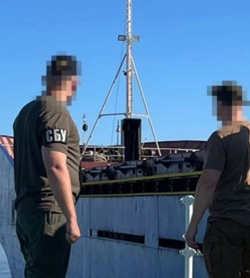 СБУ затримала капітана вантажного судна, який допомагав росіянам вивозити з Криму українське зерно